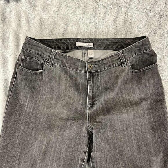Chico's Platinum Jeans Women 2.5 Short Bootcut Mid Rise Stretch Gray Denim - Picture 3 of 8